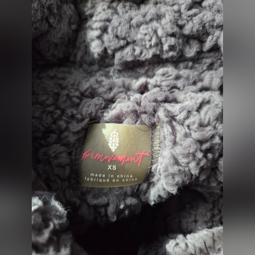 Free People Movement Hit The Slopes Silver Metallic Sequin Shiny Jacket Size XS - Picture 7 of 7